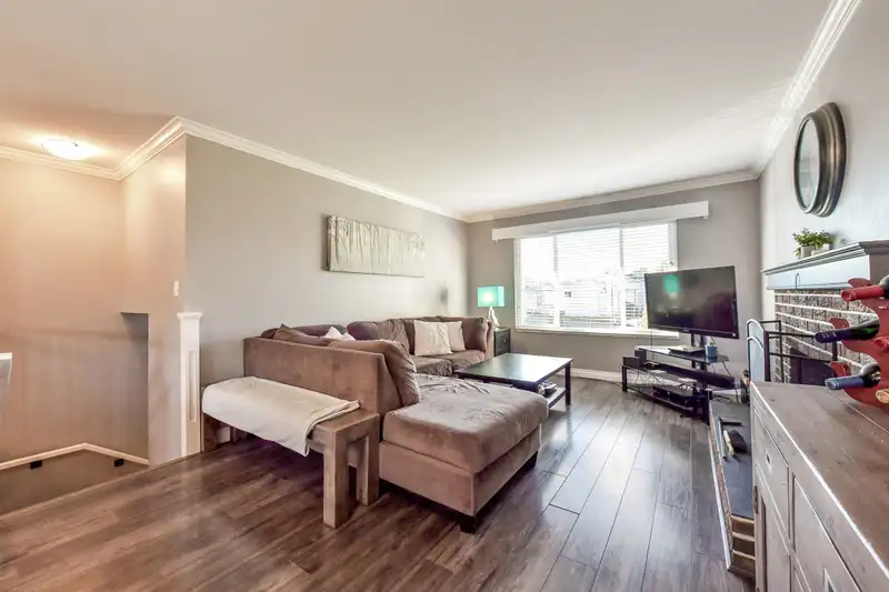 2363 WAKEFIELD COURT - photo 4 of 28