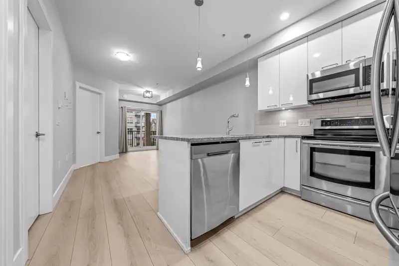 208 20175 53 AVENUE - photo 2 of 30