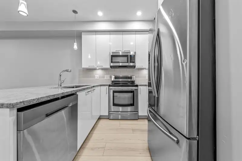 208 20175 53 AVENUE - photo 3 of 30