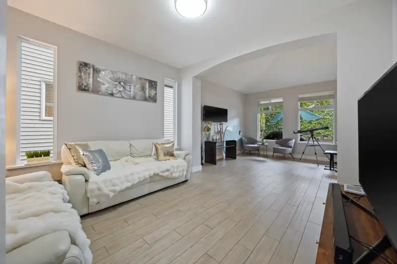21 18868 69 AVENUE - photo 3 of 24