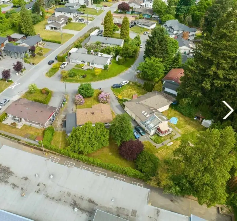 2280 ALEXANDER CRESCENT - photo 3 of 12