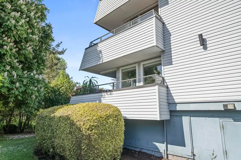 112 1341 GEORGE STREET - photo 2 of 37