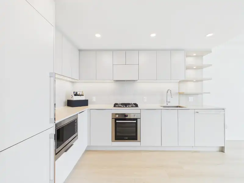 1604 311 ALDERSON AVENUE - photo 3 of 39