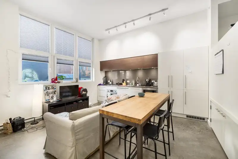 208 150 E CORDOVA STREET - photo 2 of 15