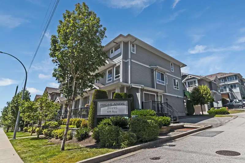 3 20195 68 AVENUE - photo 1 of 26