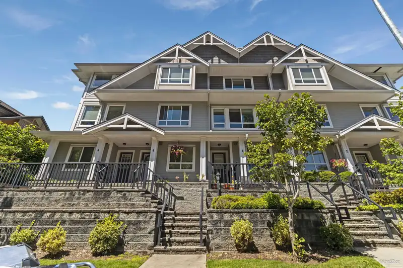3 20195 68 AVENUE - photo 2 of 26