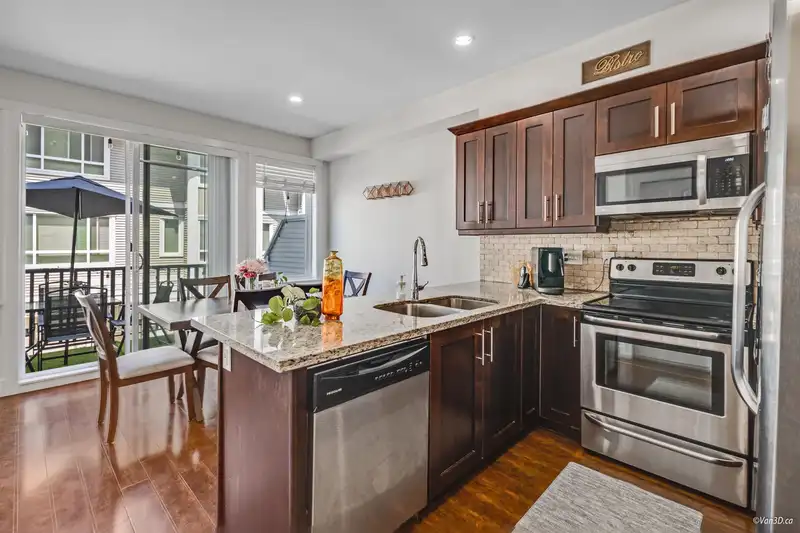 3 20195 68 AVENUE - photo 3 of 26