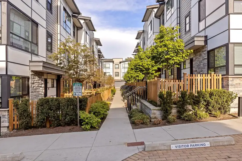 45 20150 81 AVENUE - photo 4 of 38