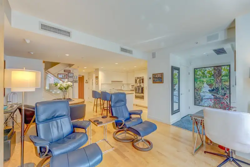 TH29 1295 W CORDOVA STREET - photo 3 of 37