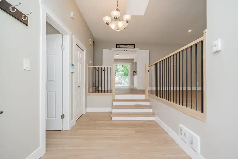 25016 59 AVENUE - photo 3 of 39