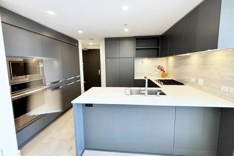 1707 450 WESTVIEW STREET - photo 2 of 32