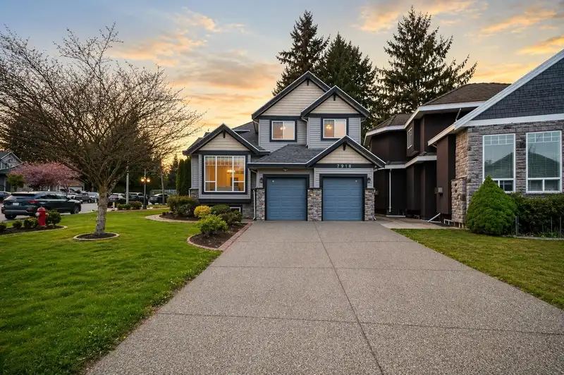 7918 147A STREET - photo 2 of 38