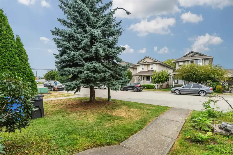 34636 7TH AVENUE - photo 4 of 30