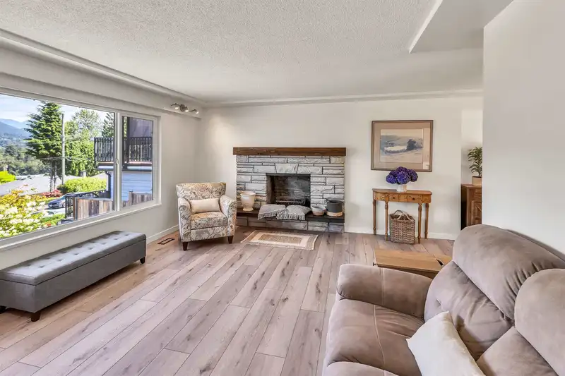 3321 VIEWMOUNT DRIVE - photo 2 of 35