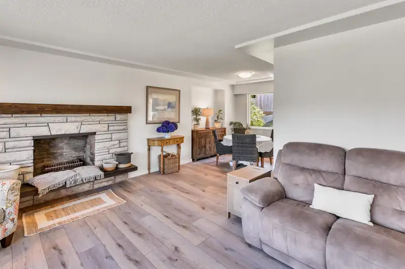 3321 VIEWMOUNT DRIVE - photo 4 of 35