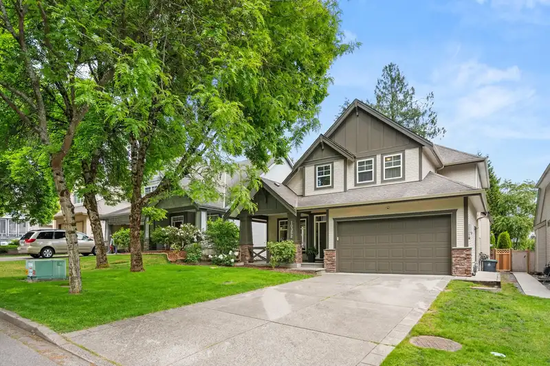 10352 164A STREET - photo 2 of 40