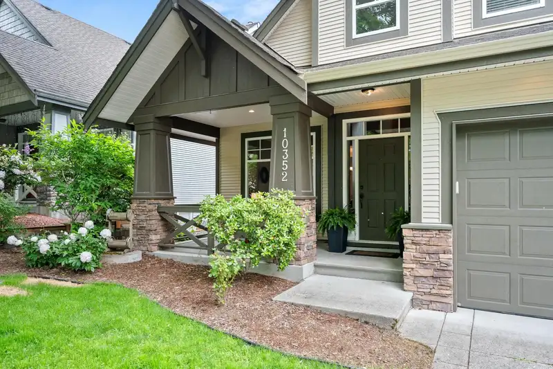 10352 164A STREET - photo 3 of 40