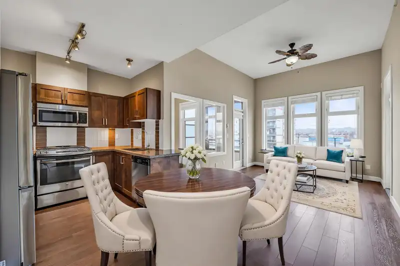 404 20078 FRASER HIGHWAY - photo 1 of 29