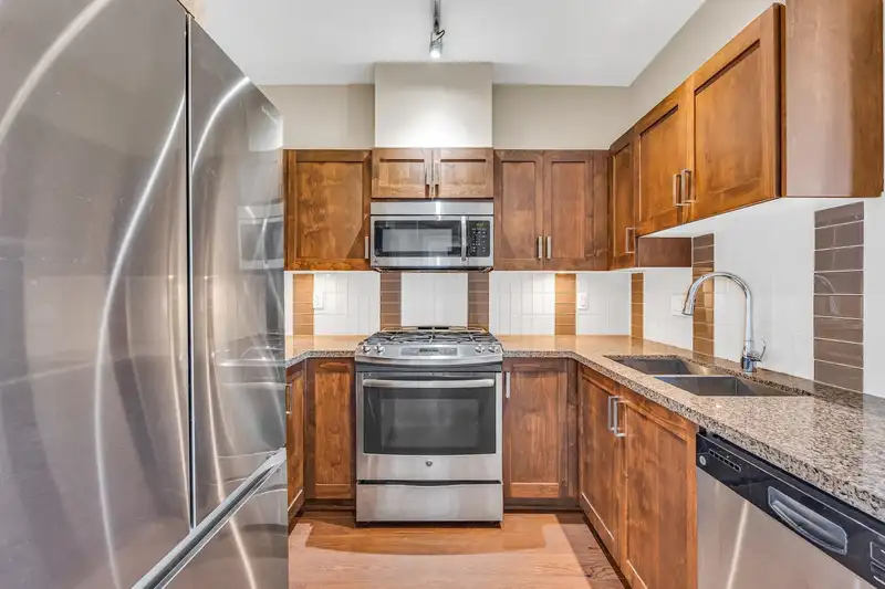 404 20078 FRASER HIGHWAY - photo 2 of 29