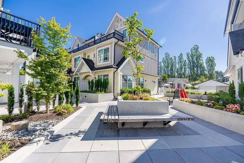 120 707 ROBINSON STREET - photo 2 of 28