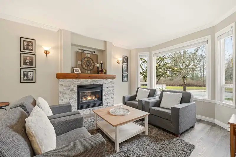 17882 68 AVENUE - photo 4 of 38