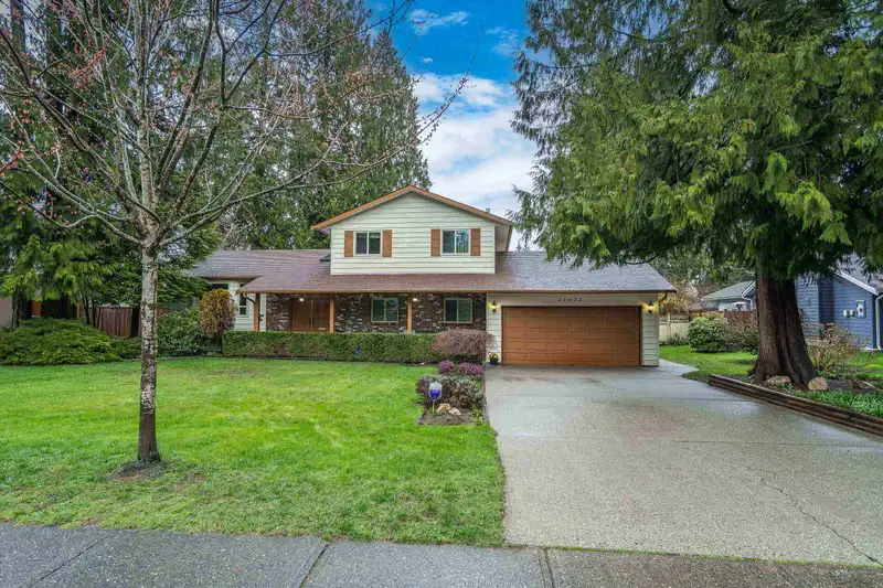 21073 43 AVENUE - photo 1 of 40