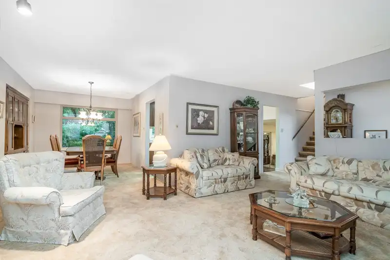 21073 43 AVENUE - photo 3 of 40
