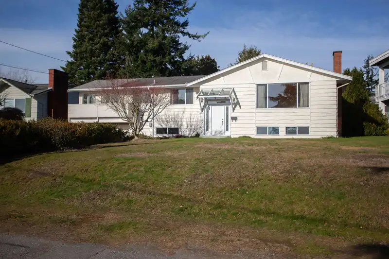14451 MANN PARK CRESCENT - photo 2 of 18