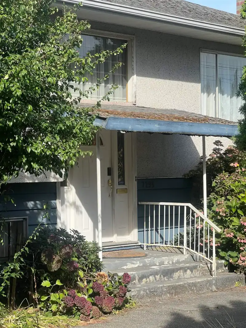 7295 140 STREET - photo 1 of 2