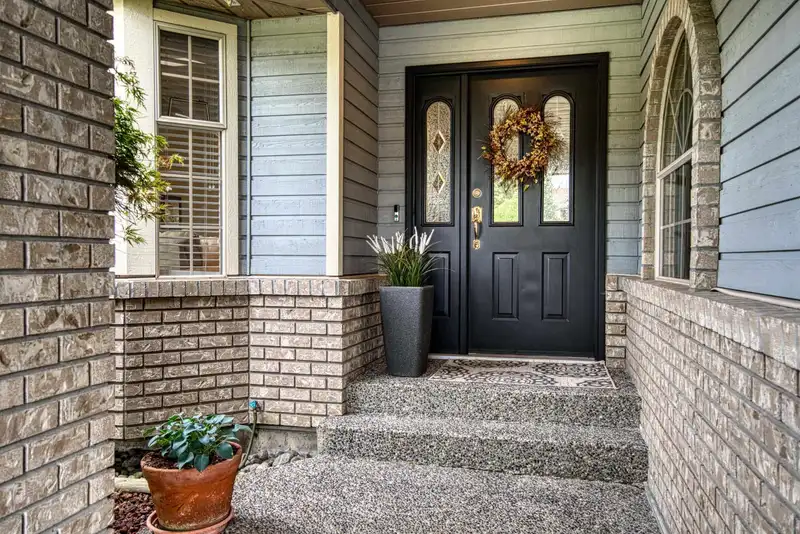 16366 94 AVENUE - photo 2 of 40