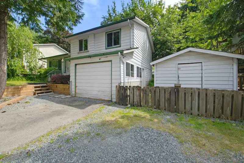 18298 63A AVENUE - photo 2 of 40
