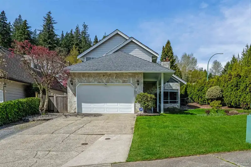 532 RIVERVIEW CRESCENT - photo 1 of 40