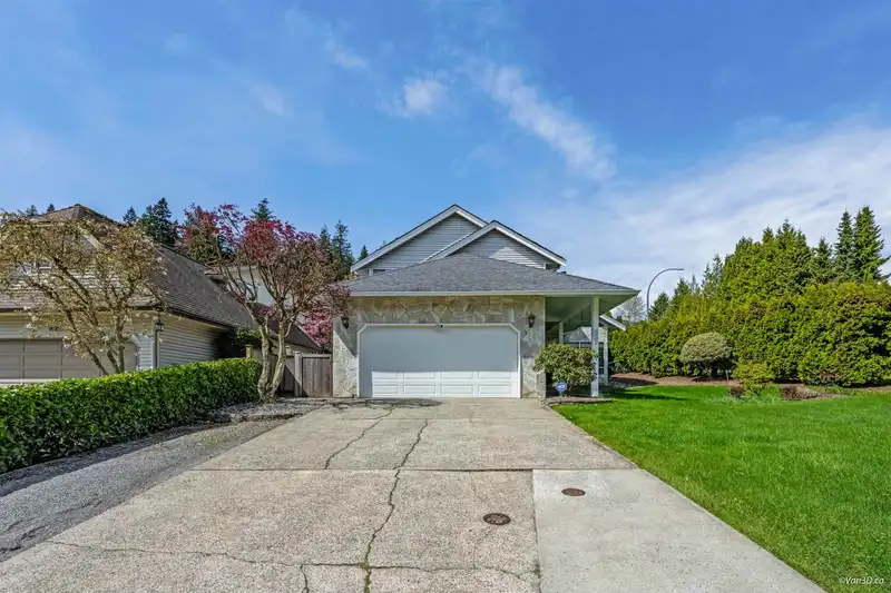 532 RIVERVIEW CRESCENT - photo 2 of 40