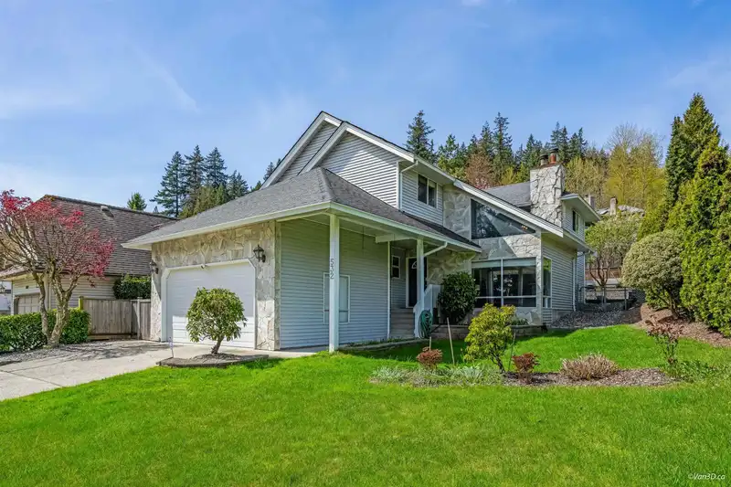 532 RIVERVIEW CRESCENT - photo 3 of 40