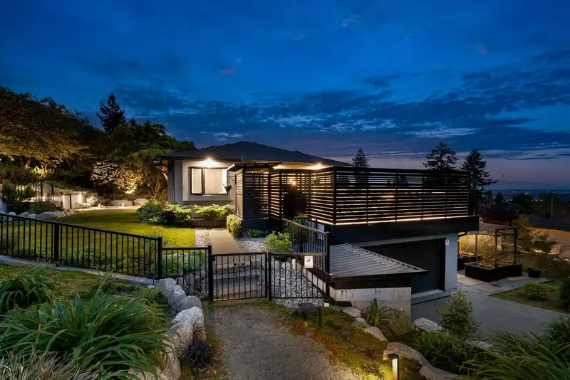 255 SANDRINGHAM CRESCENT - photo 1 of 40
