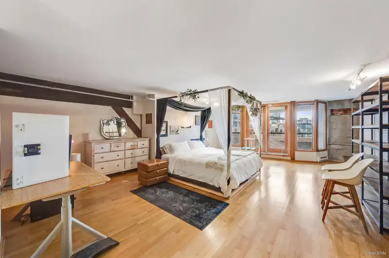 5-1 550 BEATTY STREET - photo 4 of 28