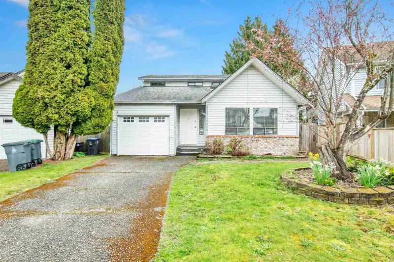 15474 90 AVENUE - photo 1 of 31