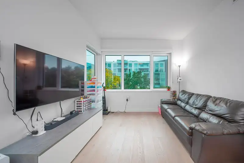 205 4932 CAMBIE STREET - photo 3 of 26