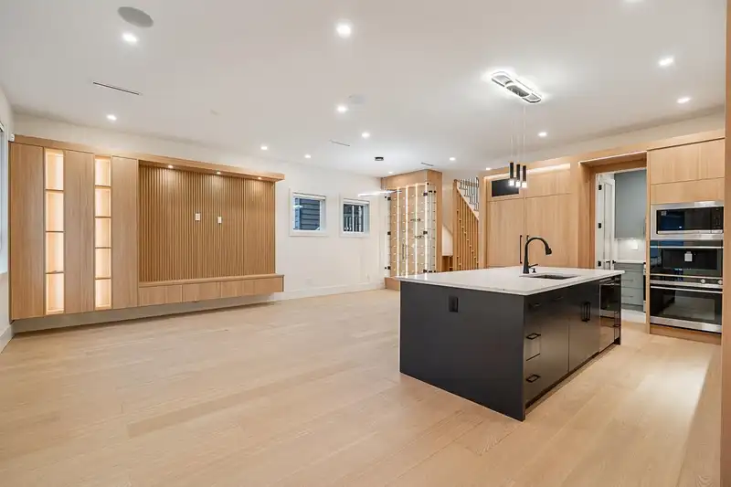 2208 ST GEORGE STREET - photo 3 of 40