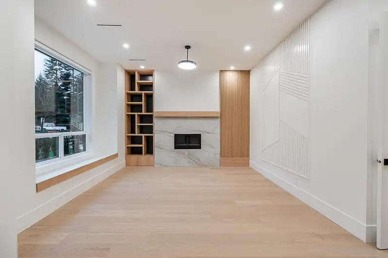 2208 ST GEORGE STREET - photo 4 of 40