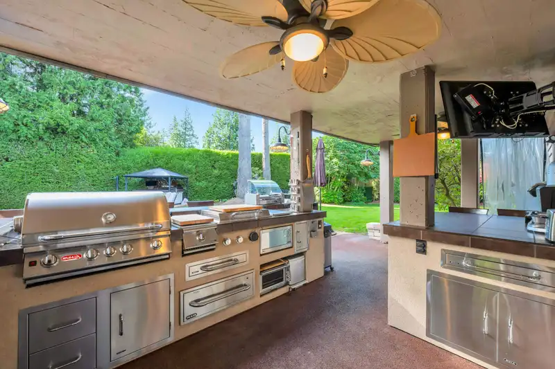 4547 SOUTHRIDGE CRESCENT - photo 4 of 40