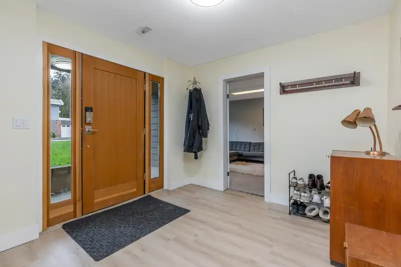 1130 BLUE HERON CRESCENT - photo 4 of 40