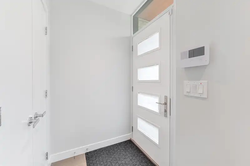 5336 UNIVERSITY BOULEVARD - photo 4 of 40