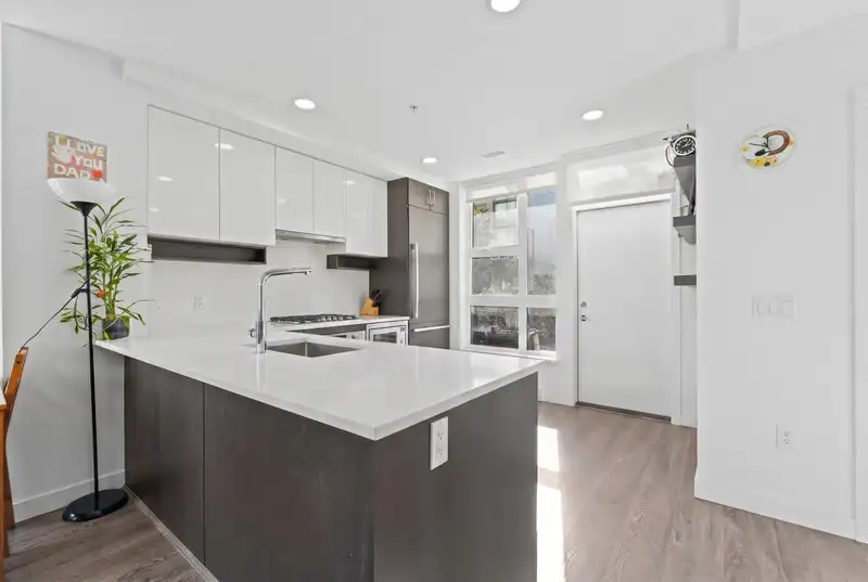 190 W 63RD AVENUE - photo 4 of 25