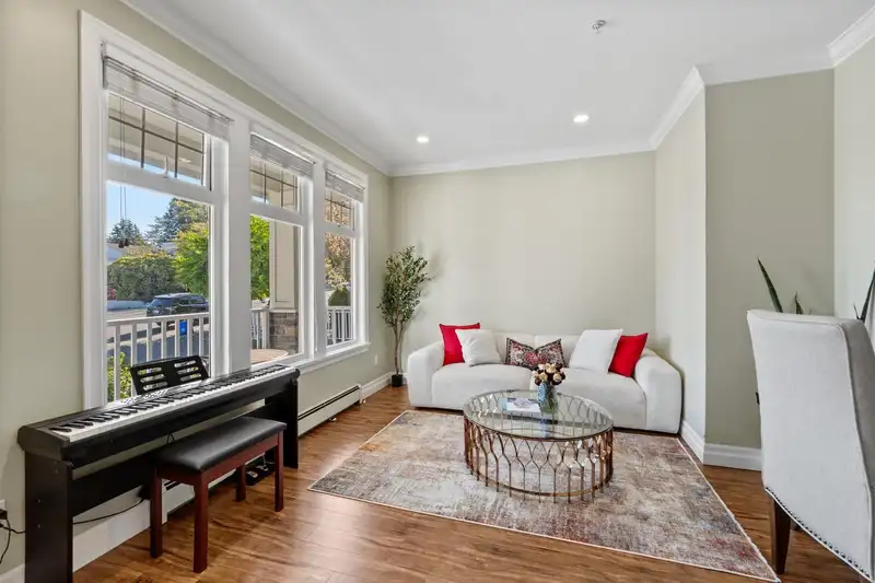 15595 THRIFT AVENUE - photo 2 of 33