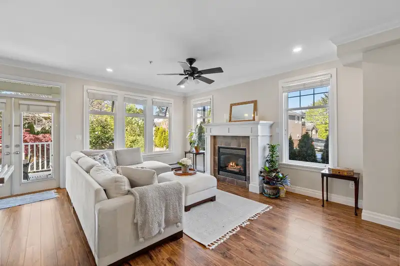 15595 THRIFT AVENUE - photo 4 of 33
