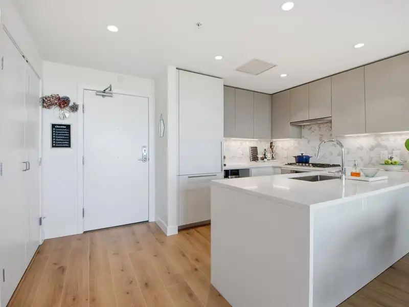 1304 8188 FRASER STREET - photo 3 of 21