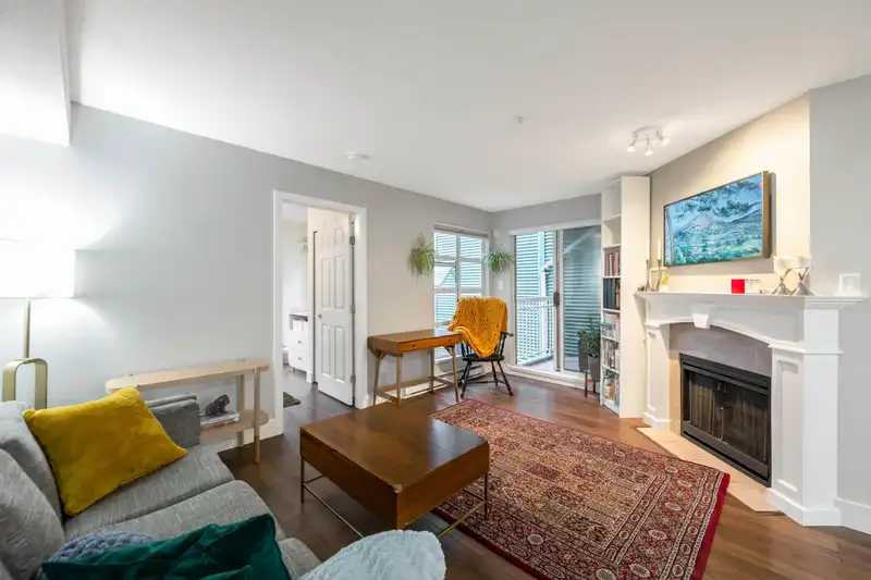 304 8989 HUDSON STREET - photo 3 of 28