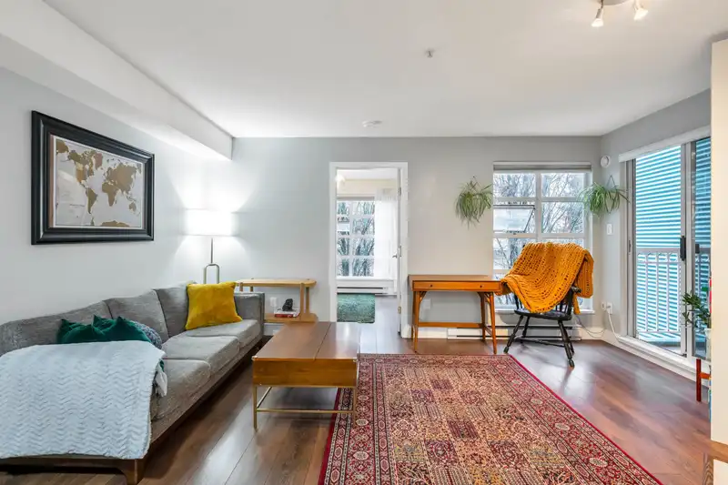304 8989 HUDSON STREET - photo 4 of 28
