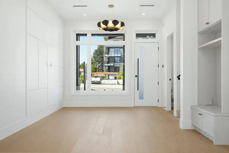 15630 23A AVENUE - photo 4 of 37